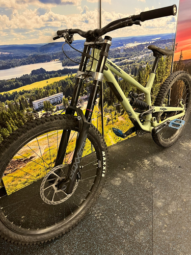 Käytetyt täysjoustopyörät