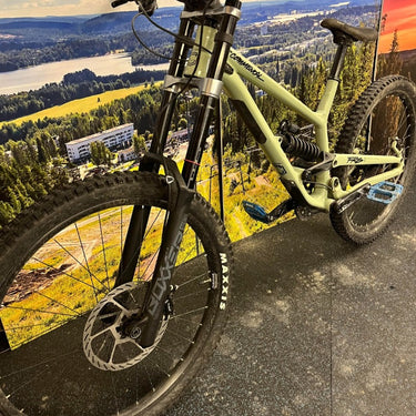 §täysjousto maastopyörä alamäkipyörä