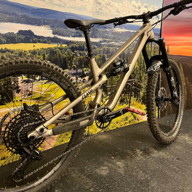 täysjousto maastopyörä alamäkipyörä